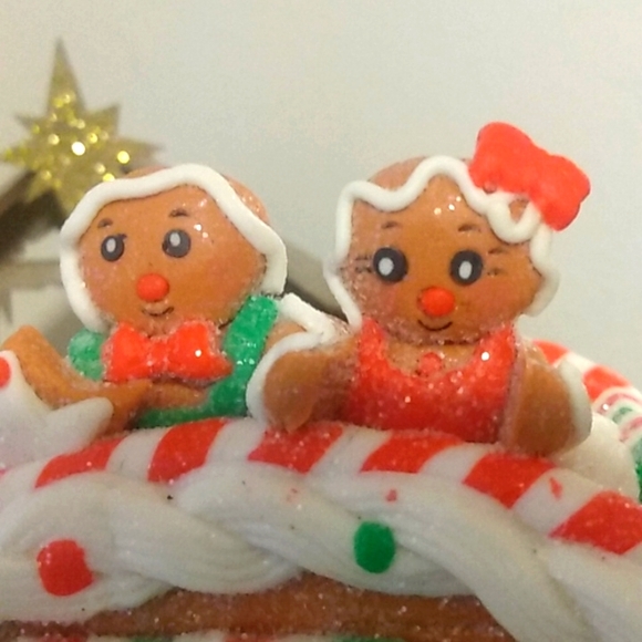 Gingerbread Boy & Girl Camper Hanging Decoration - Picture 2 of 7